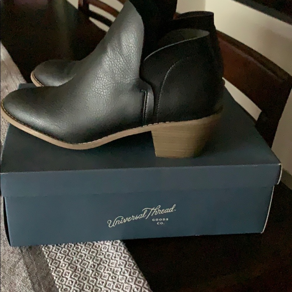 Size 10: Universal Thread Indie Booties